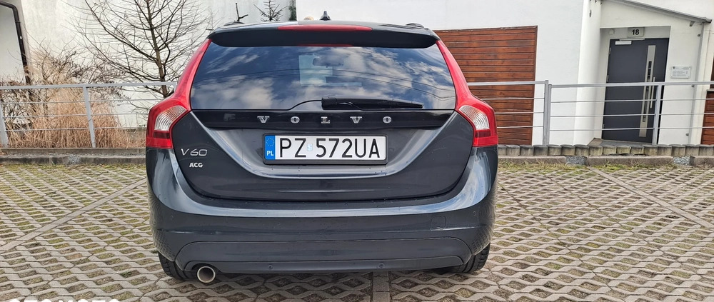 Volvo V60 cena 44900 przebieg: 207000, rok produkcji 2017 z Poznań małe 172